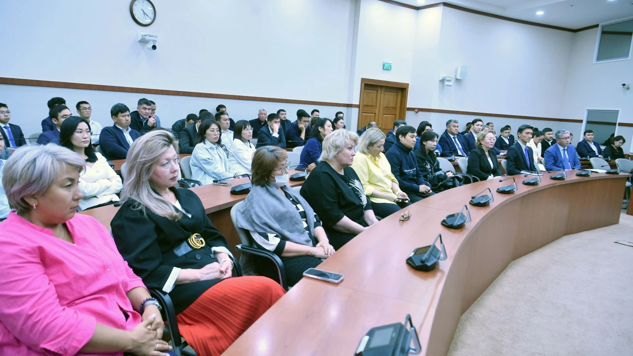 Басшылықтың Инженерлік орталықтың ұжымымен кездесуі