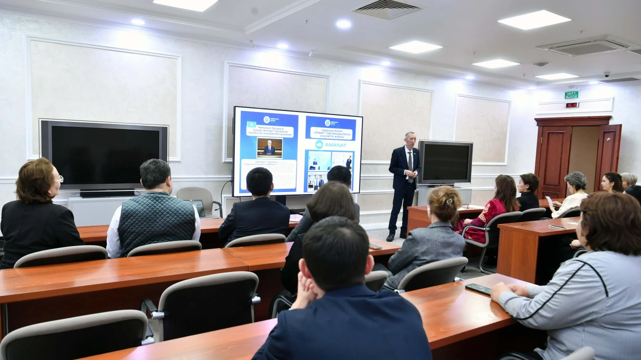 В рамках проекта «Қарызсыз қоғам» партии «Аманат» прошел семинар по финансовой грамотности. 