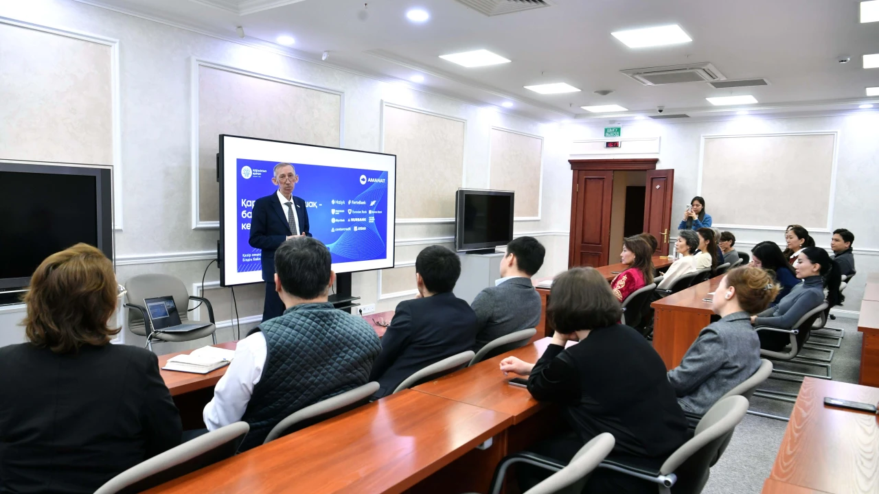 В рамках проекта «Қарызсыз қоғам» партии «Аманат» прошел семинар по финансовой грамотности. 