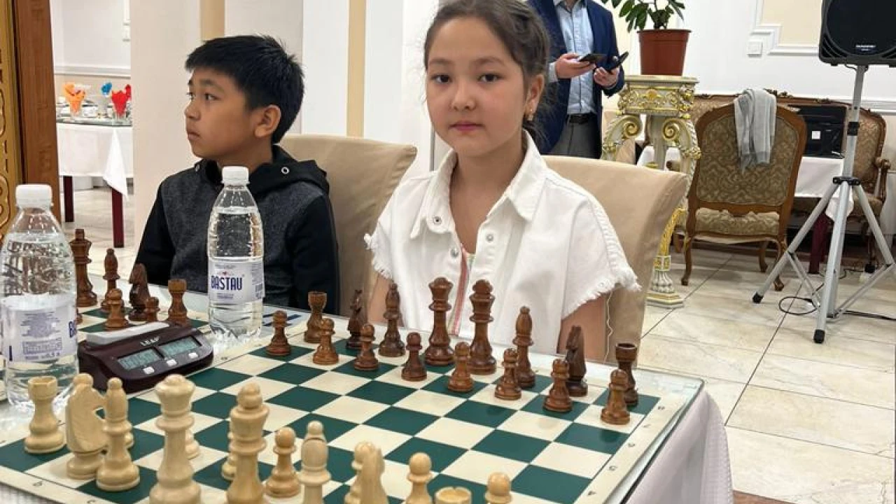 Шахматный турнир прошел среди детей сотрудников Управления Делами Президента РК и подведомственных организаций. В соревнованиях, приуроченных ко Дню защиты детей, приняли участие 72 юных дарования. 
